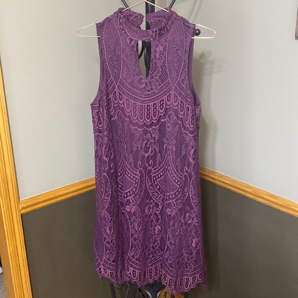 Love, fire purple lace sleeveless keyhole back dress size medium